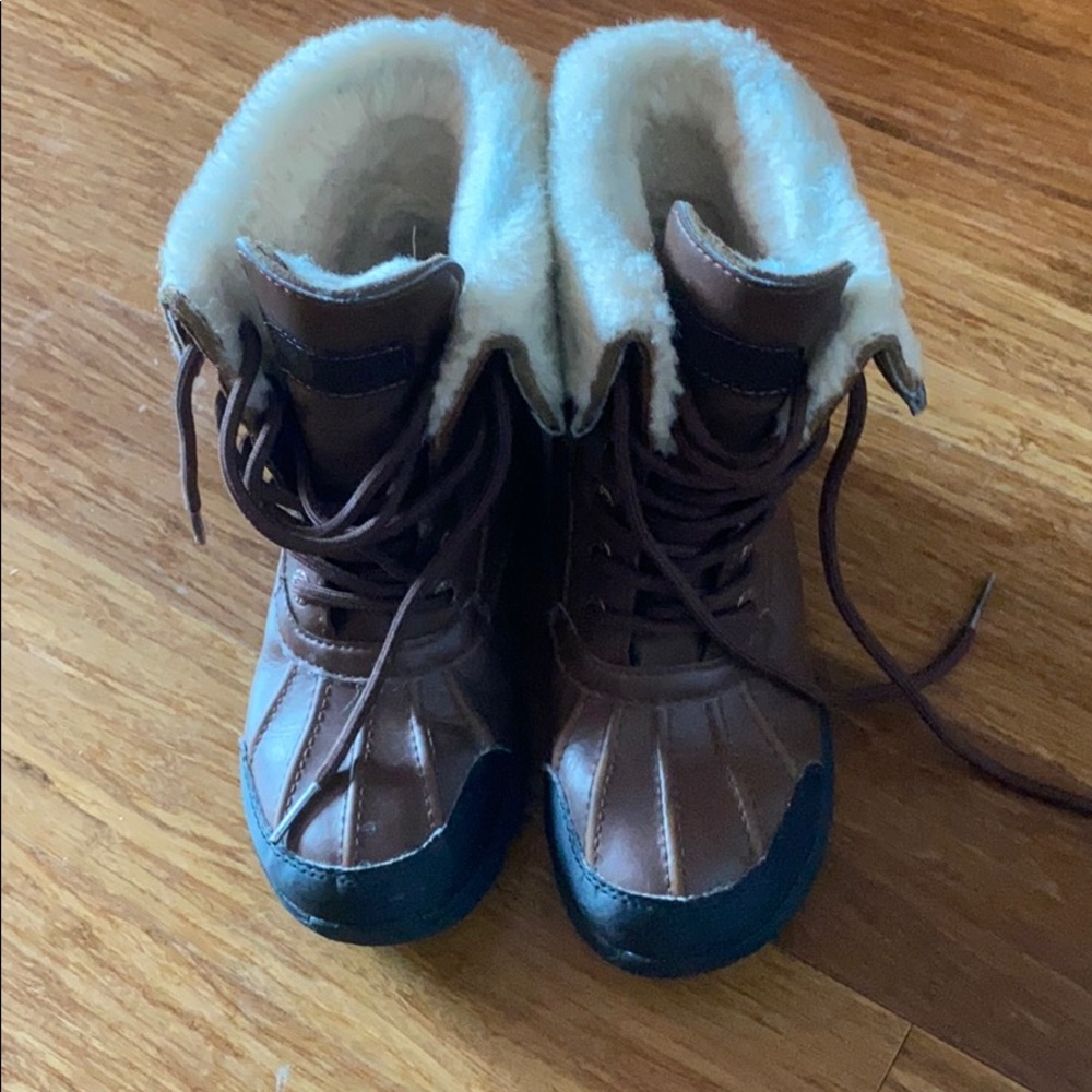 Snow boots